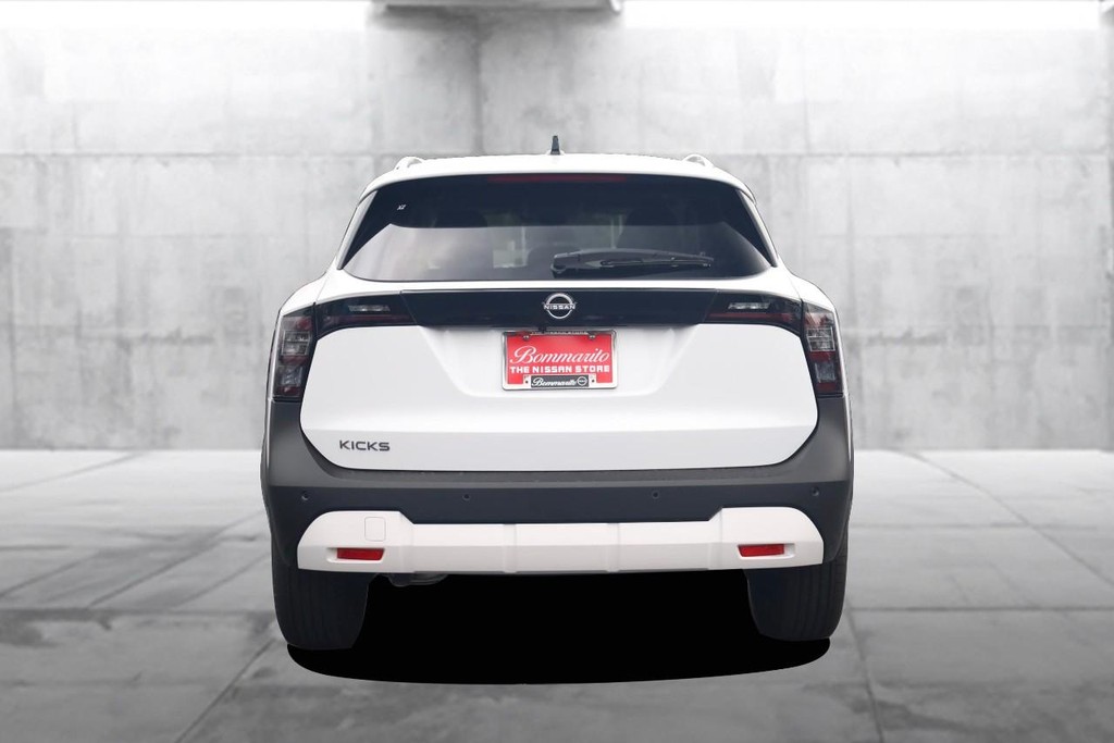 Nissan Kicks Vehicle Image 06