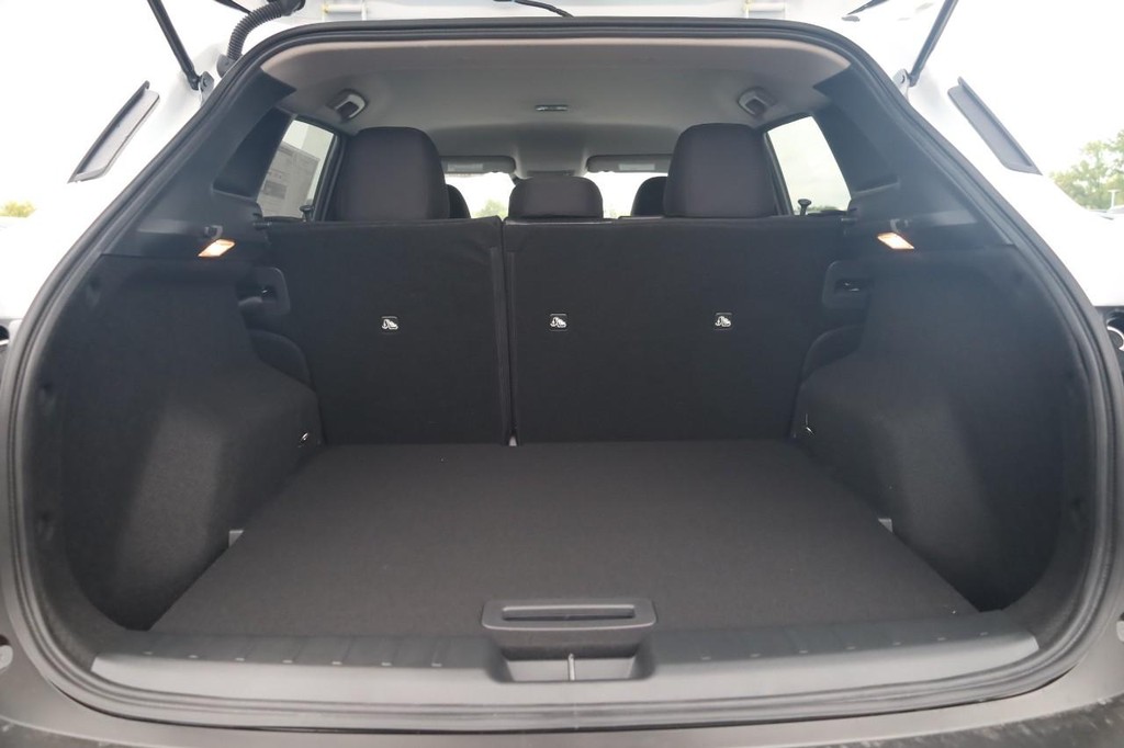 Nissan Kicks Vehicle Image 07