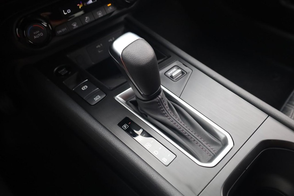 Nissan Kicks Vehicle Image 16