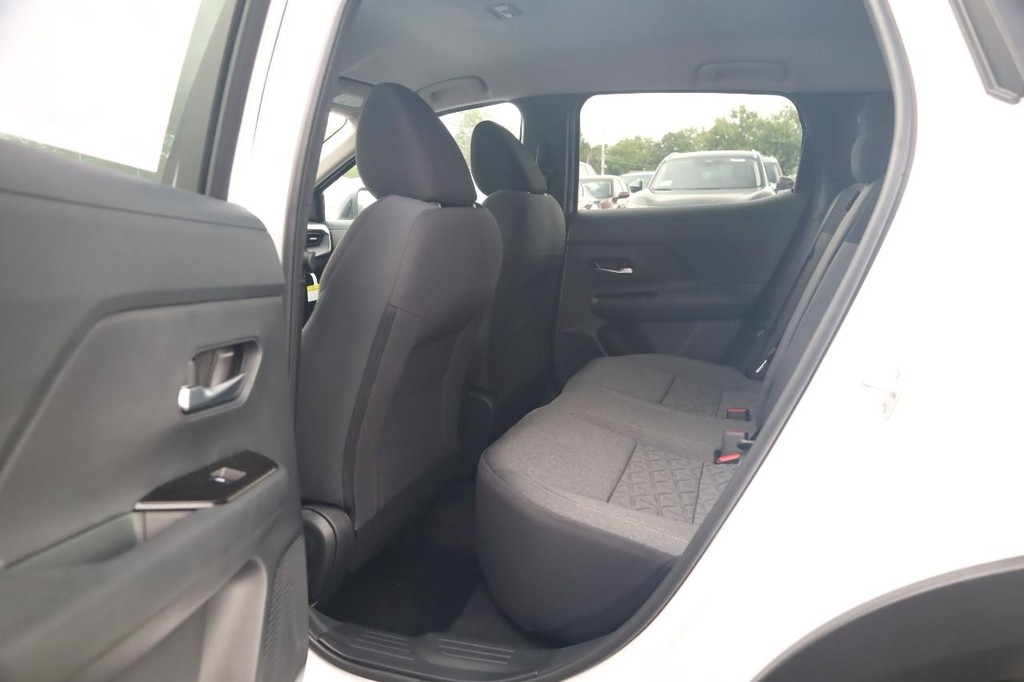 Nissan Kicks Vehicle Image 21