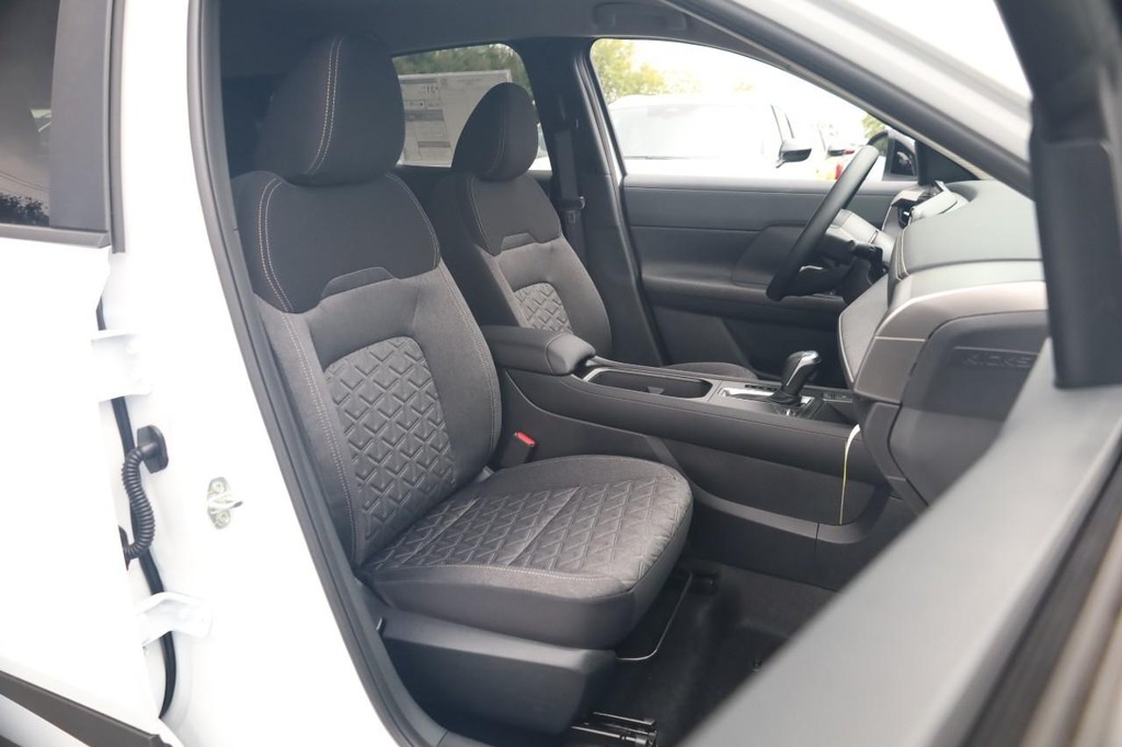 Nissan Kicks Vehicle Image 24