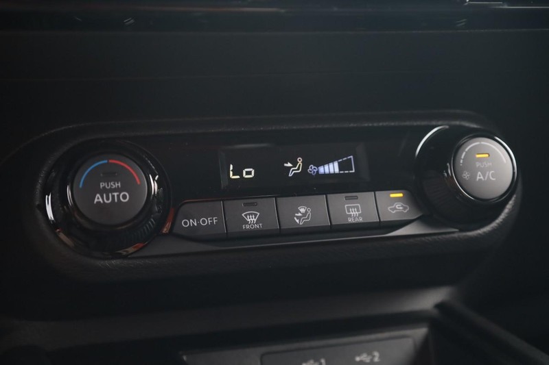 Nissan Kicks Vehicle Image 14