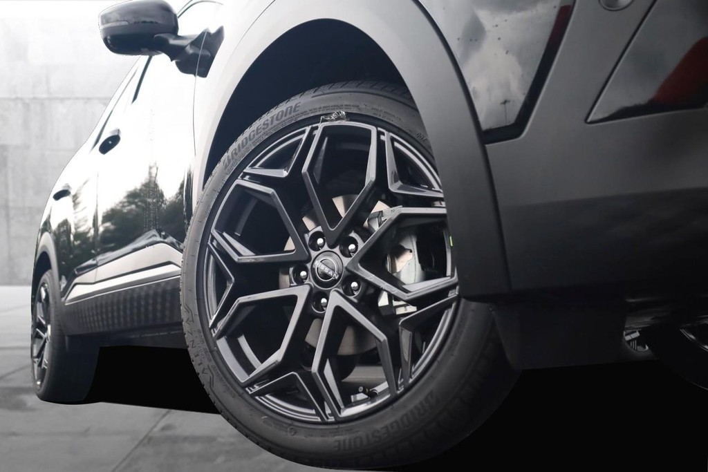 Nissan Kicks Vehicle Image 03