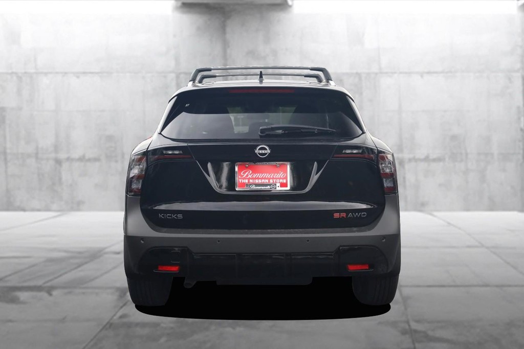 Nissan Kicks Vehicle Image 06