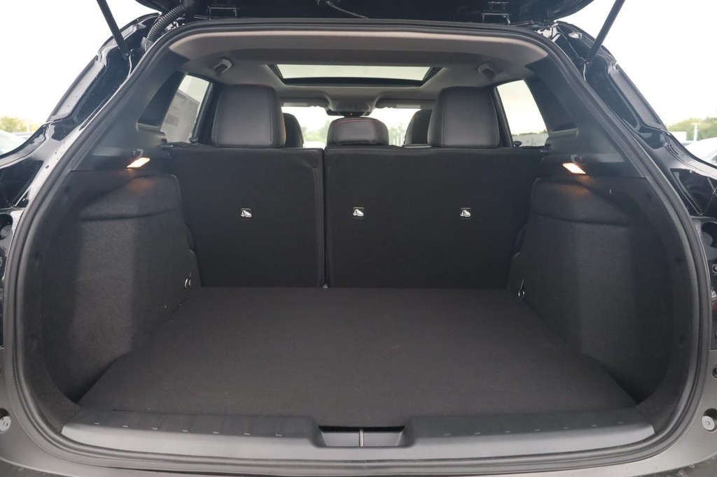 Nissan Kicks Vehicle Image 07