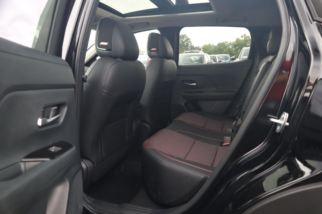 Nissan Kicks Vehicle Image 22