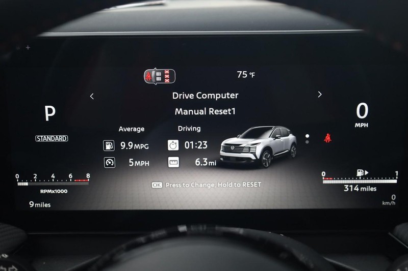 Nissan Kicks Vehicle Image 12