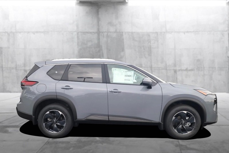 Nissan Rogue Vehicle Full-screen Gallery Image 5