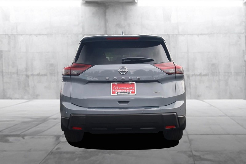 Nissan Rogue Vehicle Full-screen Gallery Image 6