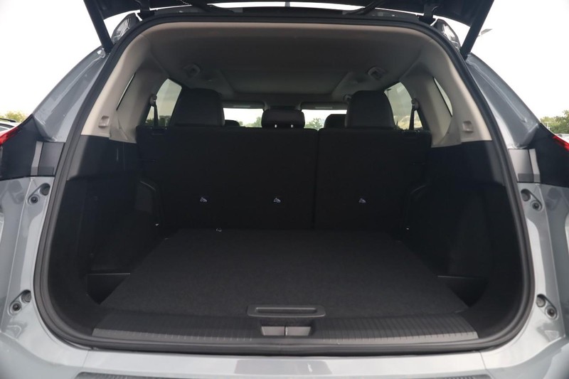 Nissan Rogue Vehicle Full-screen Gallery Image 7