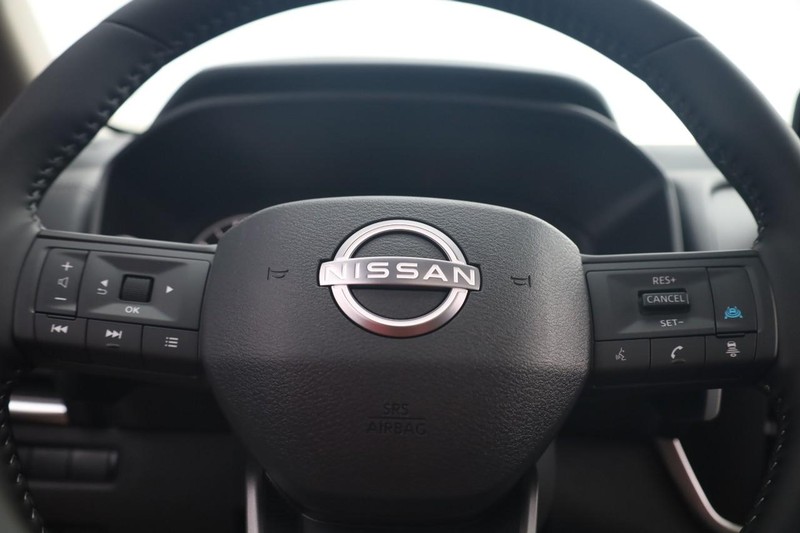 Nissan Rogue Vehicle Full-screen Gallery Image 11