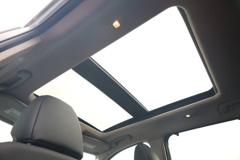 Nissan Rogue Vehicle Image 09