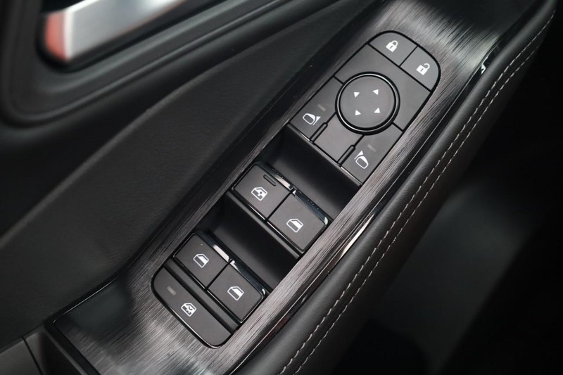 Nissan Rogue Vehicle Image 19