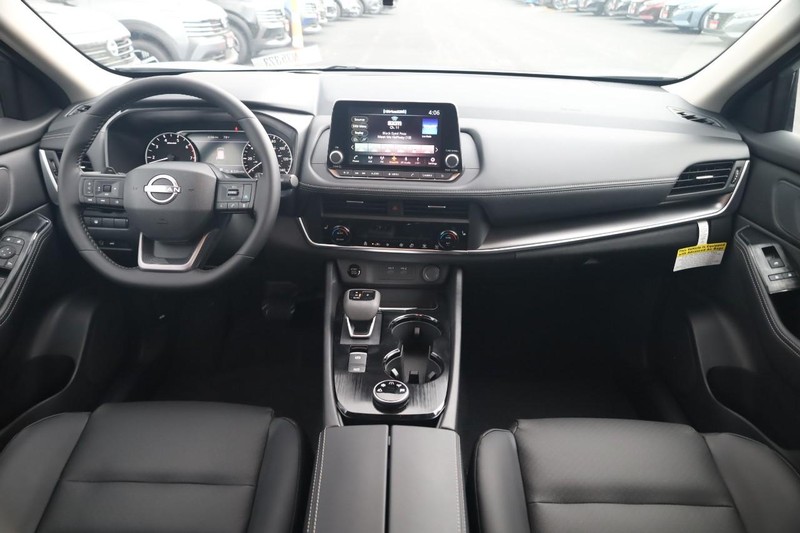 Nissan Rogue Vehicle Image 24
