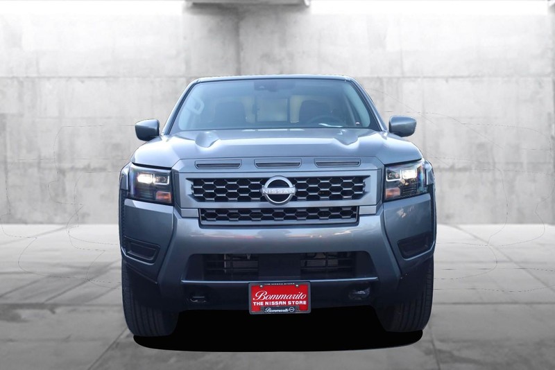 Nissan Frontier Vehicle Full-screen Gallery Image 4