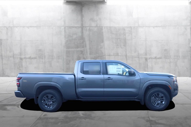 Nissan Frontier Vehicle Full-screen Gallery Image 5