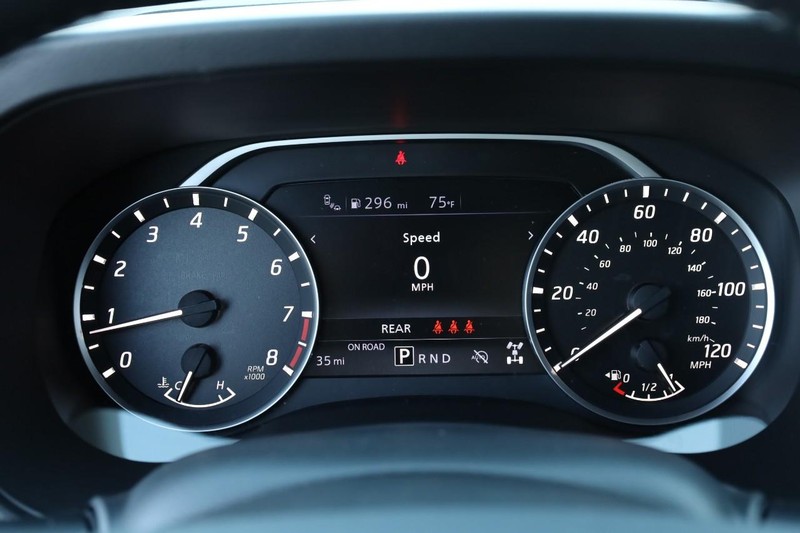 Nissan Frontier Vehicle Full-screen Gallery Image 10