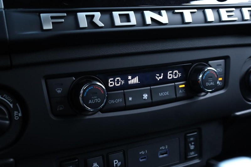 Nissan Frontier Vehicle Full-screen Gallery Image 13