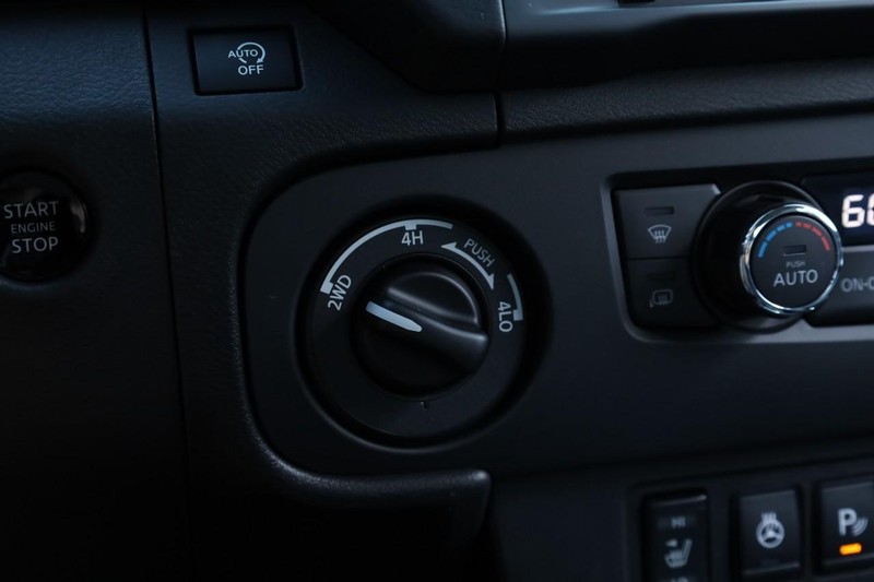 Nissan Frontier Vehicle Full-screen Gallery Image 15