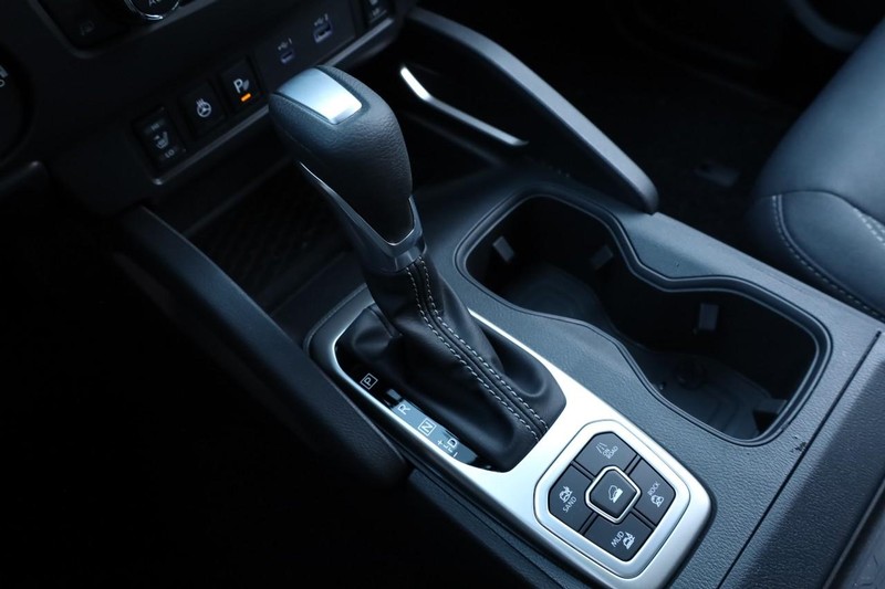 Nissan Frontier Vehicle Full-screen Gallery Image 16