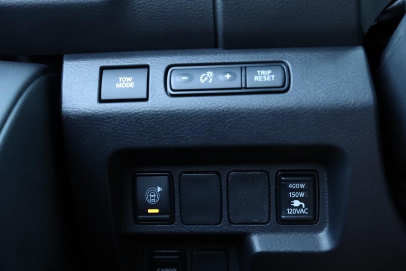 Nissan Frontier Vehicle Full-screen Gallery Image 19