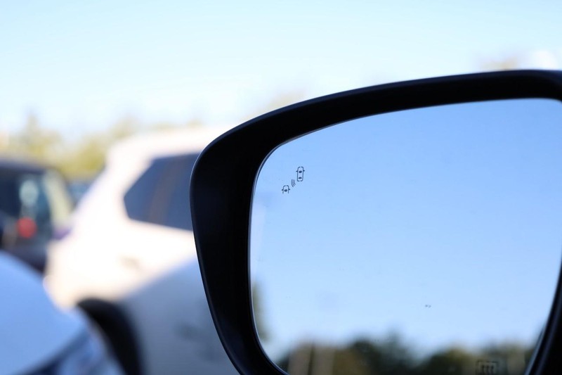 Nissan Frontier Vehicle Full-screen Gallery Image 20