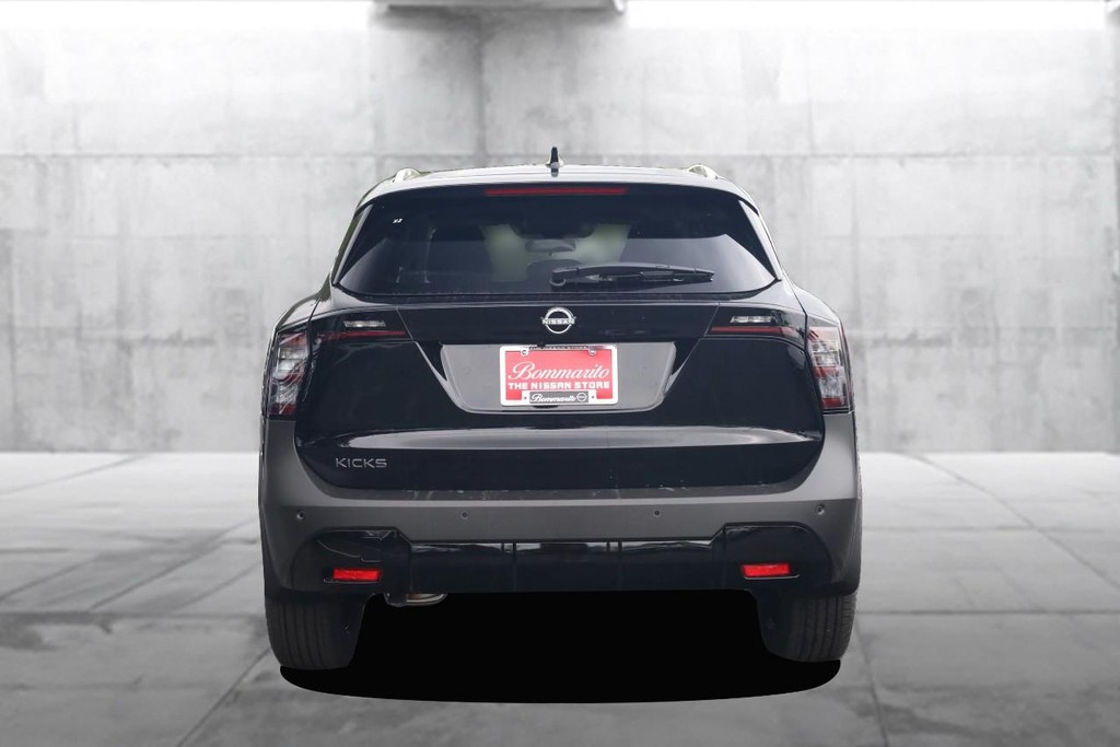 Nissan Kicks Vehicle Image 06