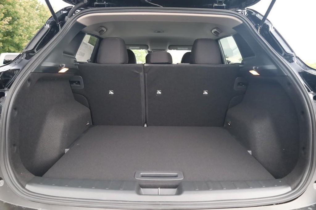 Nissan Kicks Vehicle Image 07