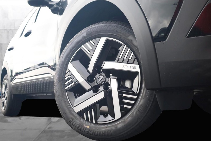 Nissan Kicks Vehicle Full-screen Gallery Image 3