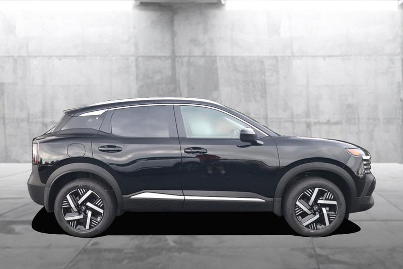 Nissan Kicks Vehicle Full-screen Gallery Image 5