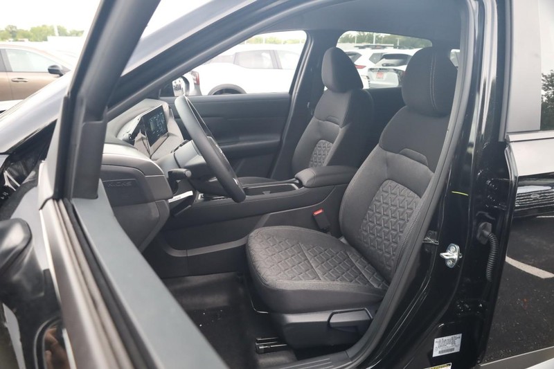 Nissan Kicks Vehicle Full-screen Gallery Image 8