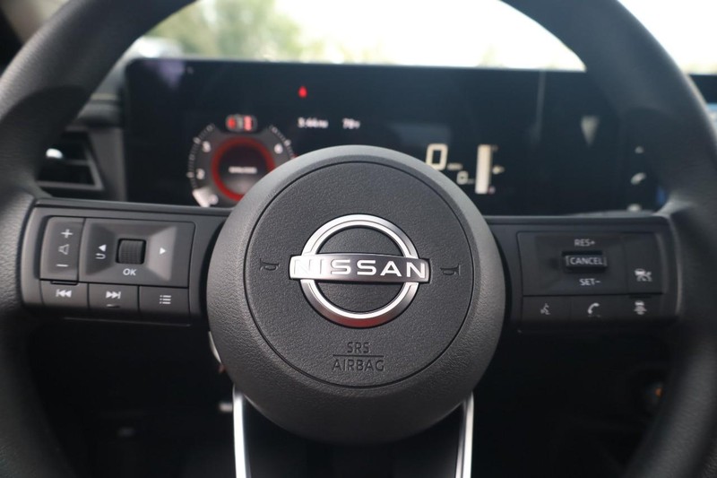 Nissan Kicks Vehicle Full-screen Gallery Image 9