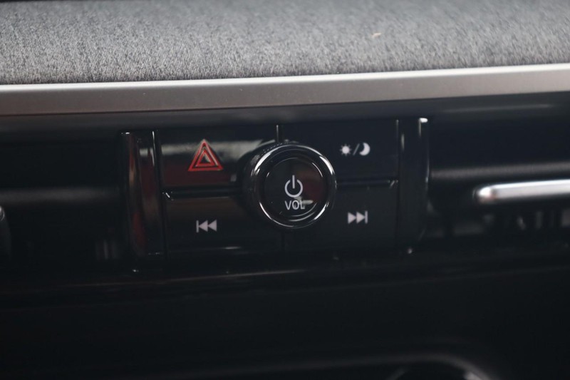 Nissan Kicks Vehicle Full-screen Gallery Image 13