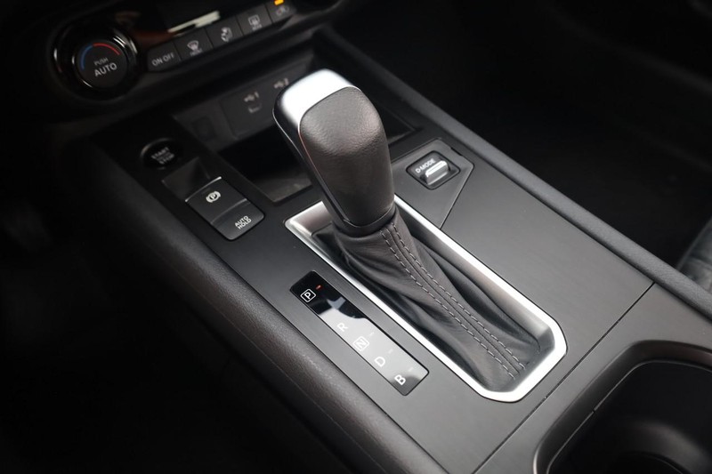 Nissan Kicks Vehicle Full-screen Gallery Image 16