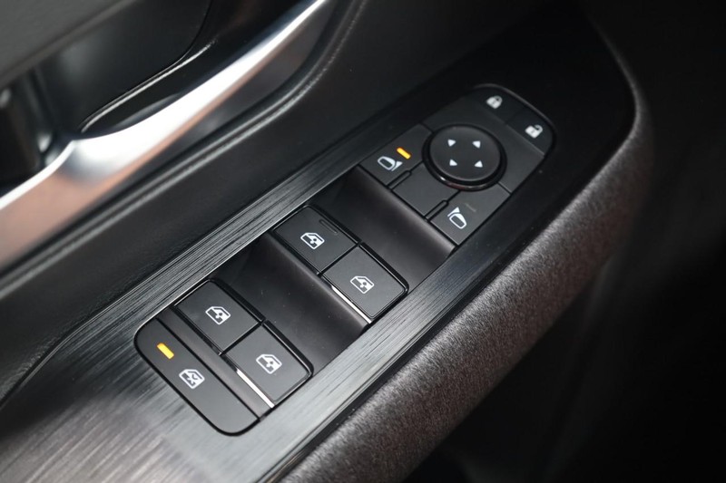 Nissan Kicks Vehicle Full-screen Gallery Image 18