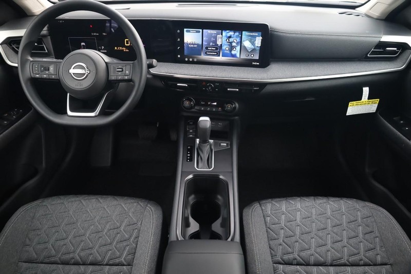 Nissan Kicks Vehicle Full-screen Gallery Image 22