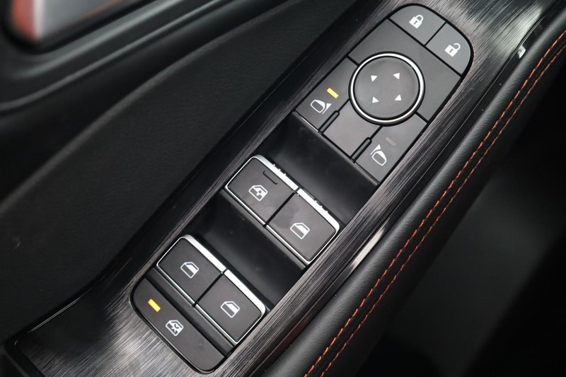 Nissan Rogue Vehicle Full-screen Gallery Image 17