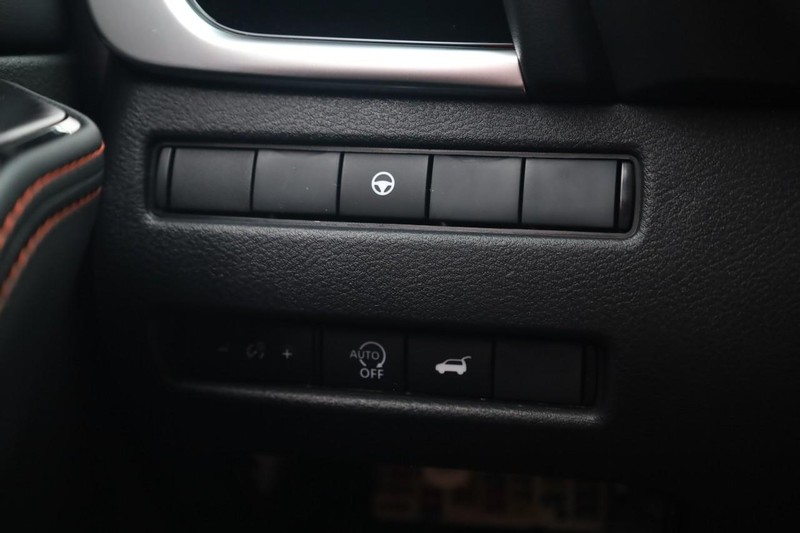 Nissan Rogue Vehicle Full-screen Gallery Image 19