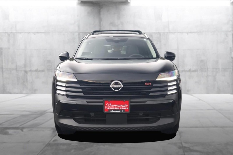 Nissan Kicks Vehicle Full-screen Gallery Image 4