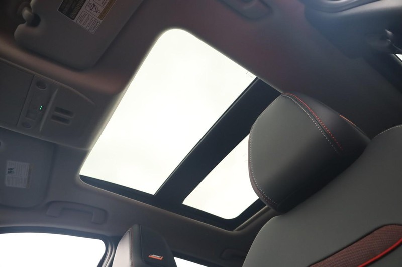 Nissan Kicks Vehicle Full-screen Gallery Image 7