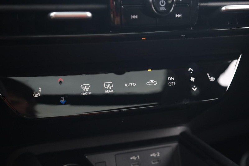 Nissan Kicks Vehicle Full-screen Gallery Image 15