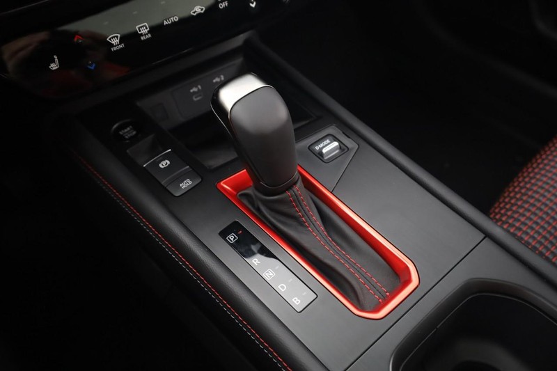 Nissan Kicks Vehicle Full-screen Gallery Image 17