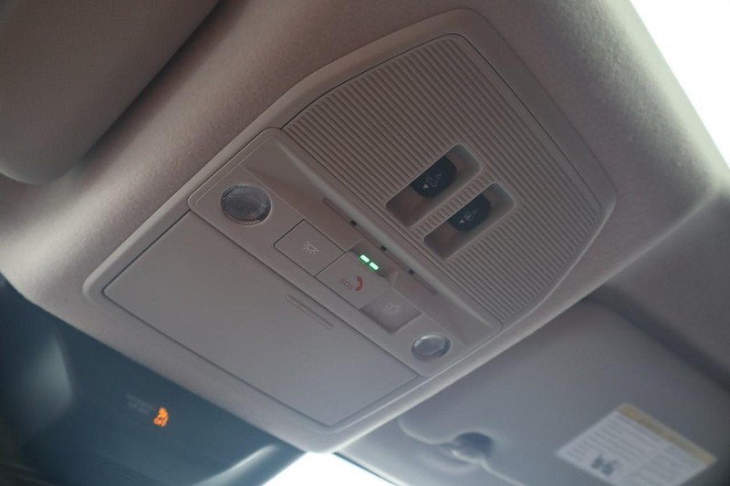 Nissan Kicks Vehicle Full-screen Gallery Image 18