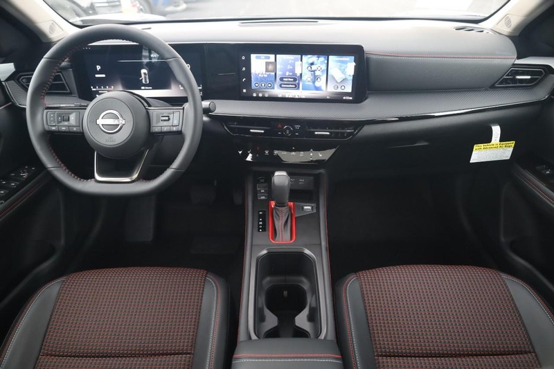 Nissan Kicks Vehicle Full-screen Gallery Image 23