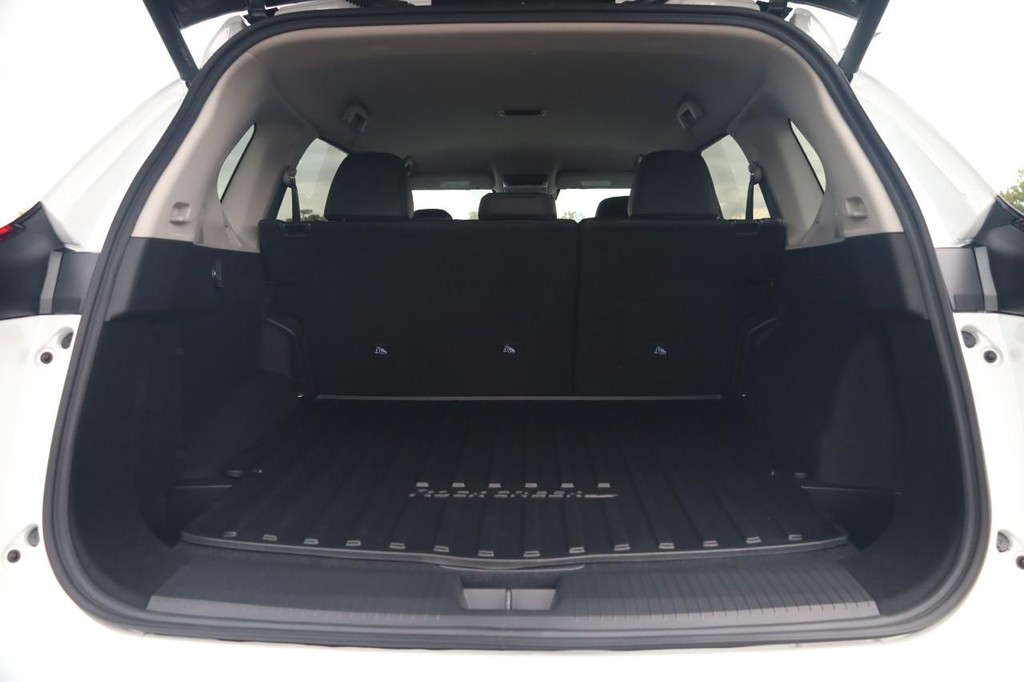 Nissan Rogue Vehicle Image 07