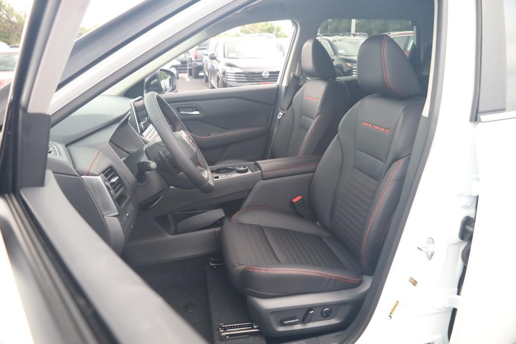 Nissan Rogue Vehicle Image 08