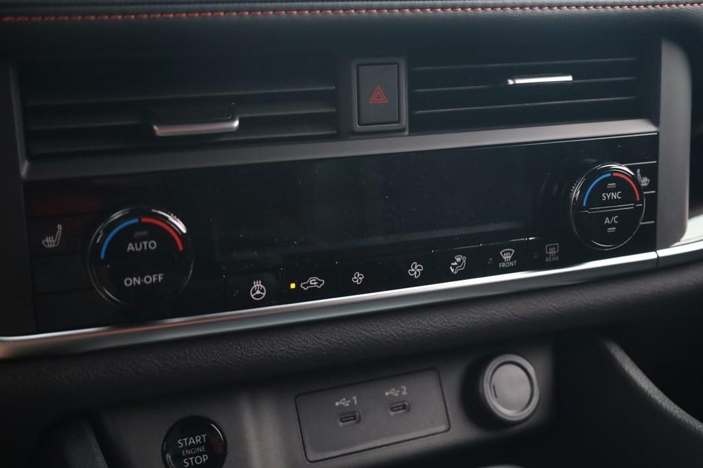 Nissan Rogue Vehicle Image 13