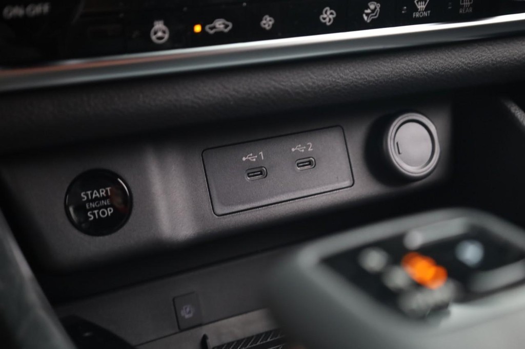 Nissan Rogue Vehicle Image 14