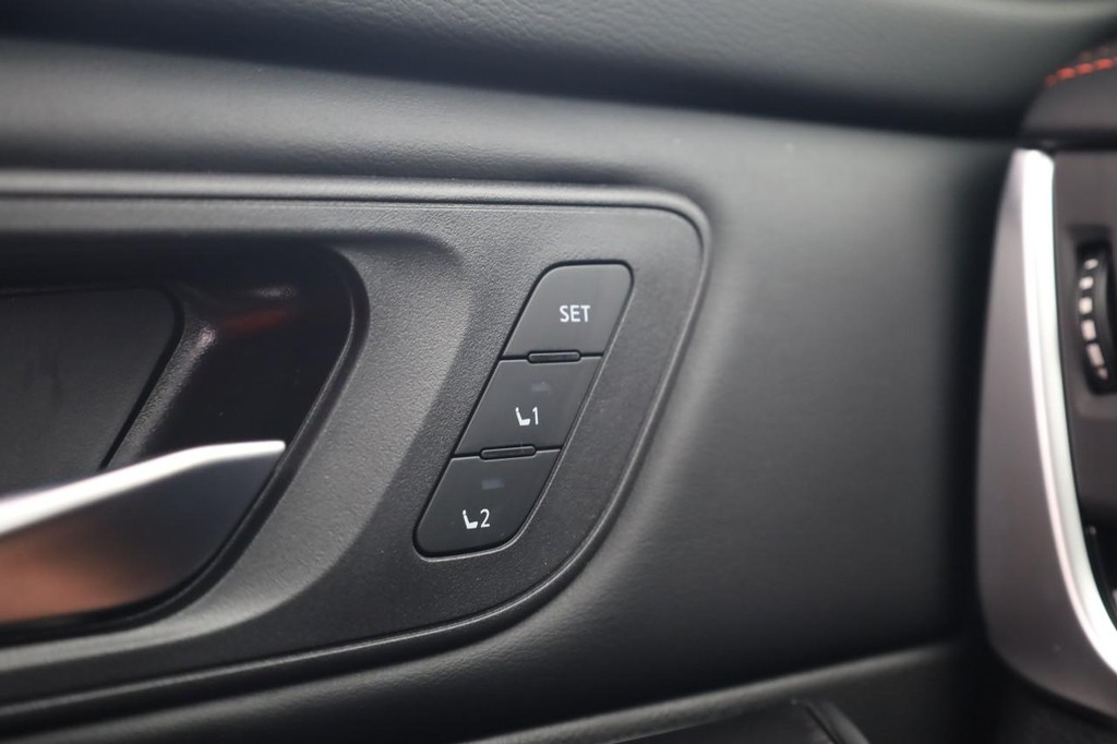 Nissan Rogue Vehicle Image 18