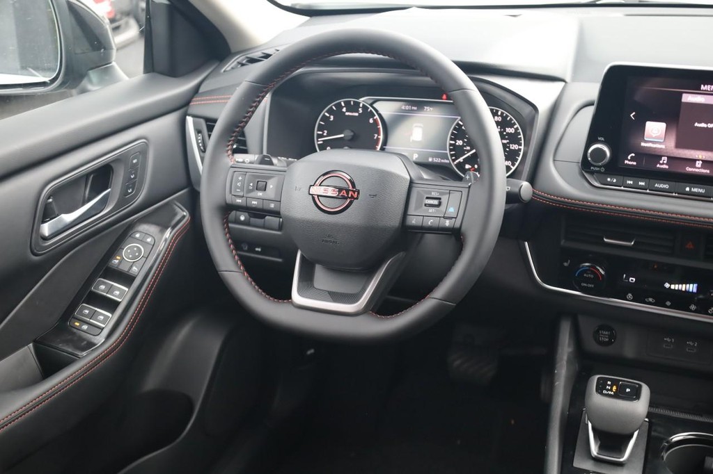 Nissan Rogue Vehicle Image 24